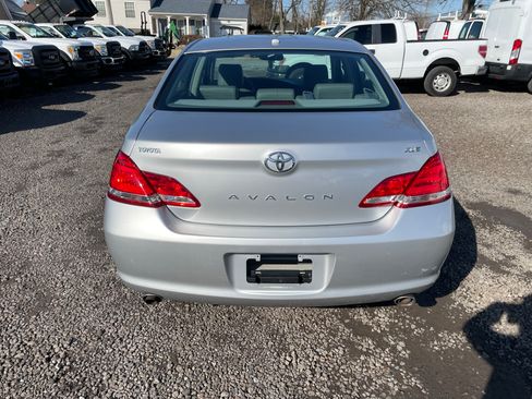 Used 2010 Toyota Avalon image 5