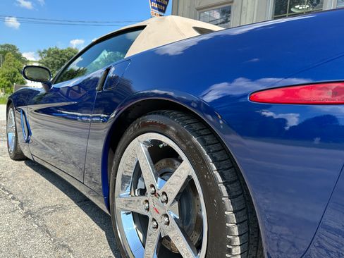Used 2006 Chevrolet Corvette w/ 3LT image 7