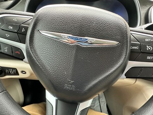 Used 2016 Chrysler 200 Limited image 19