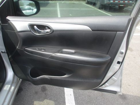 Used 2019 Nissan Sentra S image 12