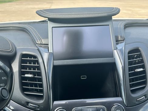 Used 2015 Chevrolet Impala LT image 16