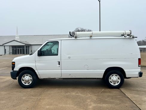Used 2010 Ford E-250 and Econoline 250 image 6