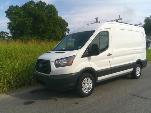 Used 2018 Ford Transit 250 XL image 11