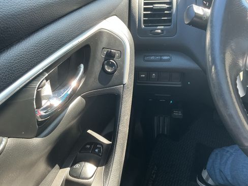 Used 2016 Nissan Altima image 15