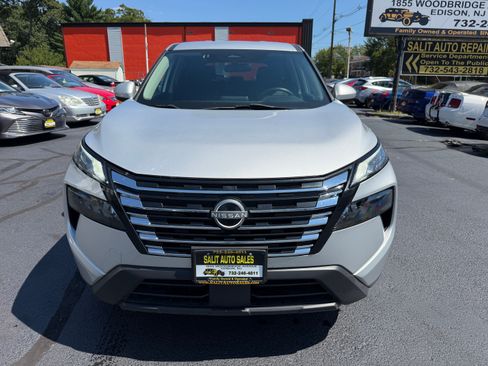 Used 2024 Nissan Rogue AWD SV image 21