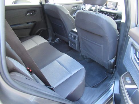 Used 2021 Nissan Rogue SV image 16