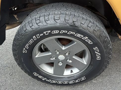 Used 2013 Jeep Wrangler Unlimited Sport image 32