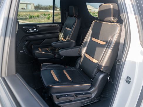 Used 2022 GMC Yukon XL AT4 image 22