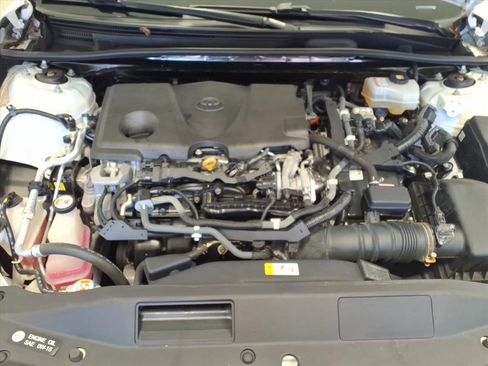 Used 2020 Toyota Camry LE image 18