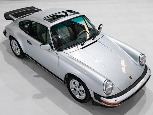Used 1989 Porsche 911 Carrera Coupe RWD image 24