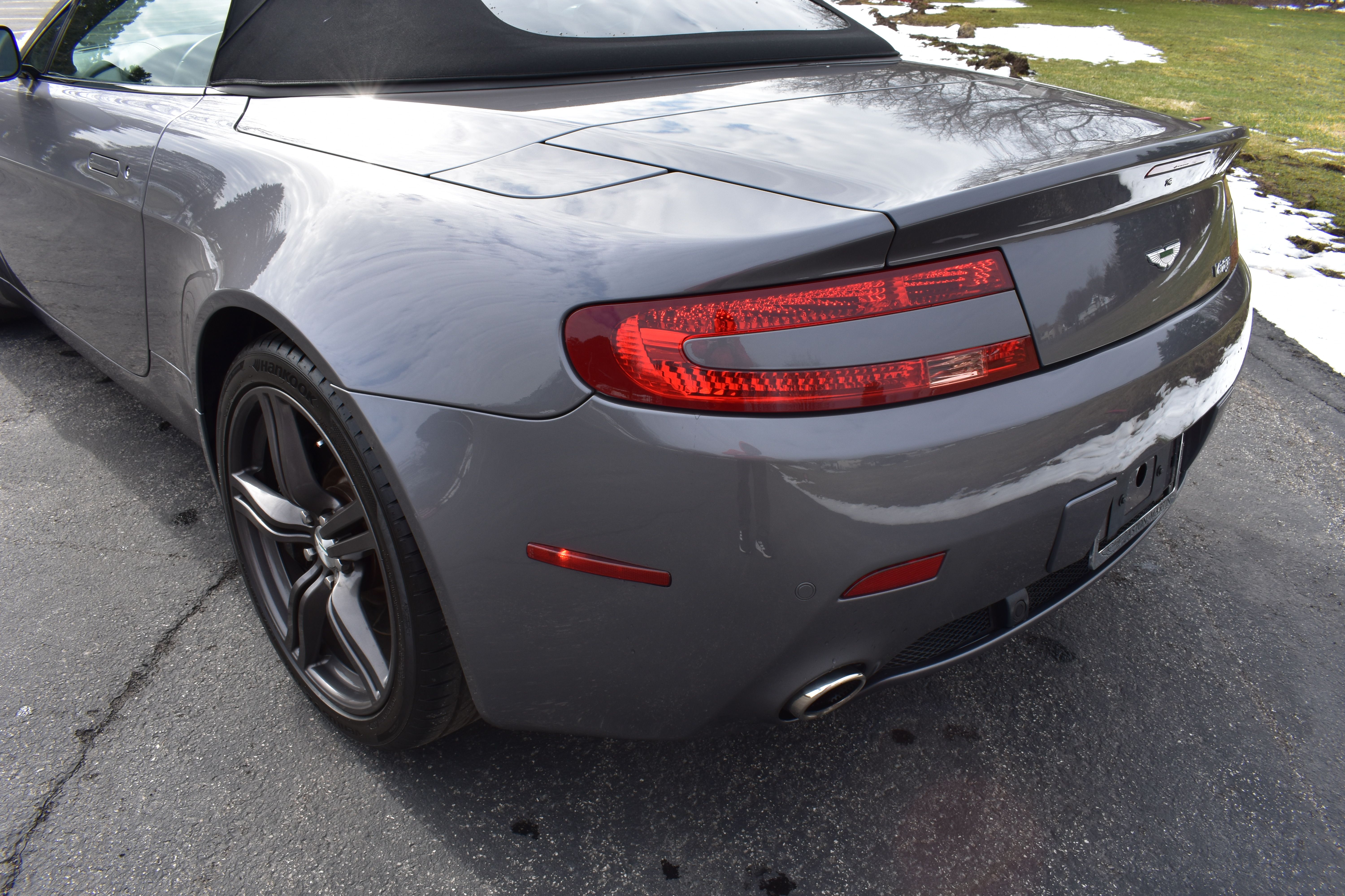 Used 2009 Aston Martin V8 Vantage Roadster RWD image 31