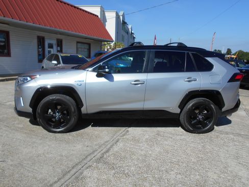 Used 2020 Toyota RAV4 AWD XSE Hybrid image 1