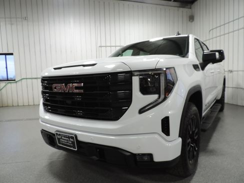 Used 2025 GMC Sierra 1500 Elevation image 9