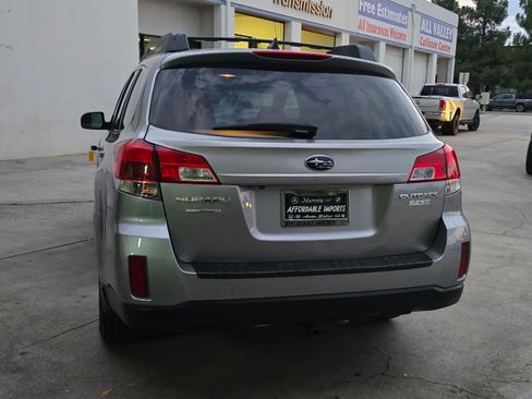 Used 2011 Subaru Outback 2.5i Limited image 11