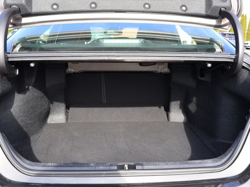 Used 2018 Toyota Camry XLE image 33