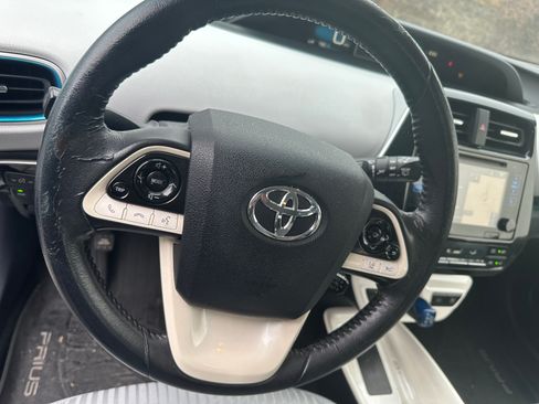 Used 2016 Toyota Prius Four image 17