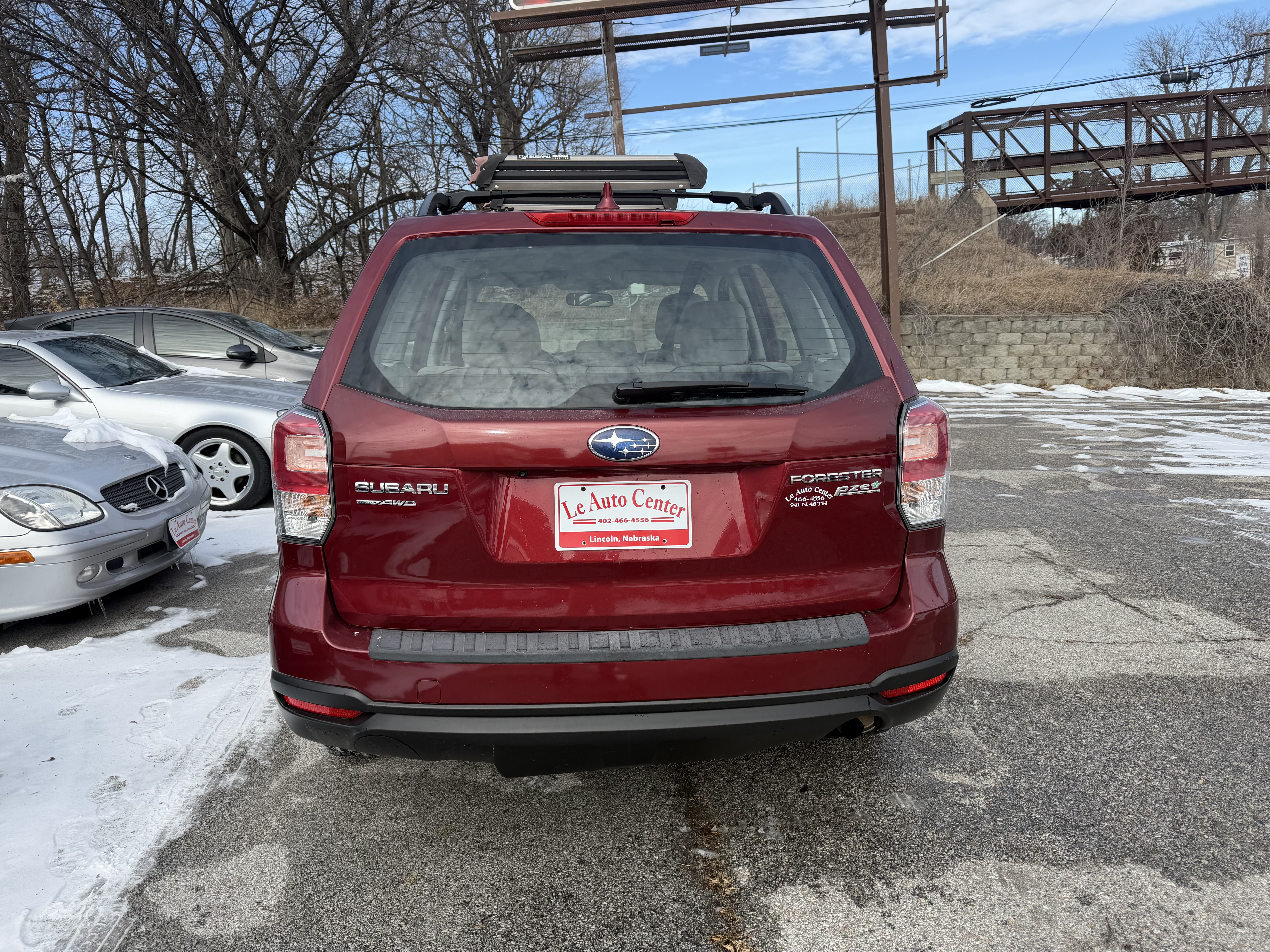 Used 2017 Subaru Forester 2.5i AWD/4WD image 2