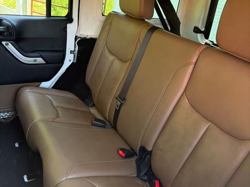 Used 2015 Jeep Wrangler 4WD Unlimited Sahara image 5