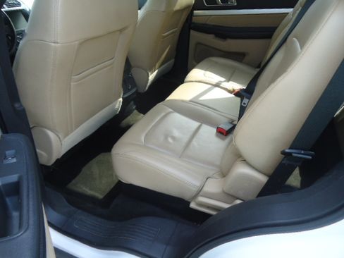 Used 2016 Ford Explorer 4WD XLT image 7