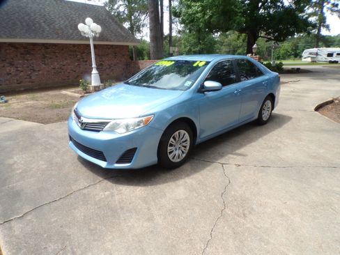 Used 2014 Toyota Camry L Sedan 4D FWD image 1