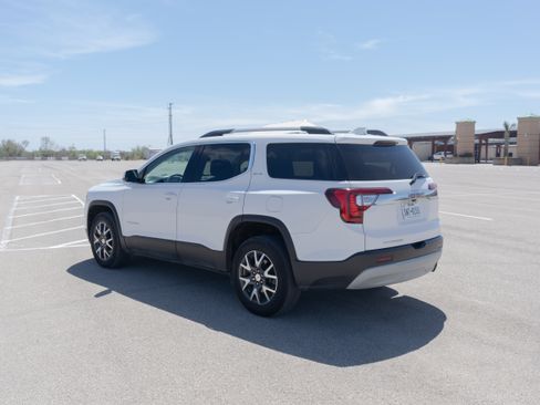 Used 2021 GMC Acadia SLE image 3