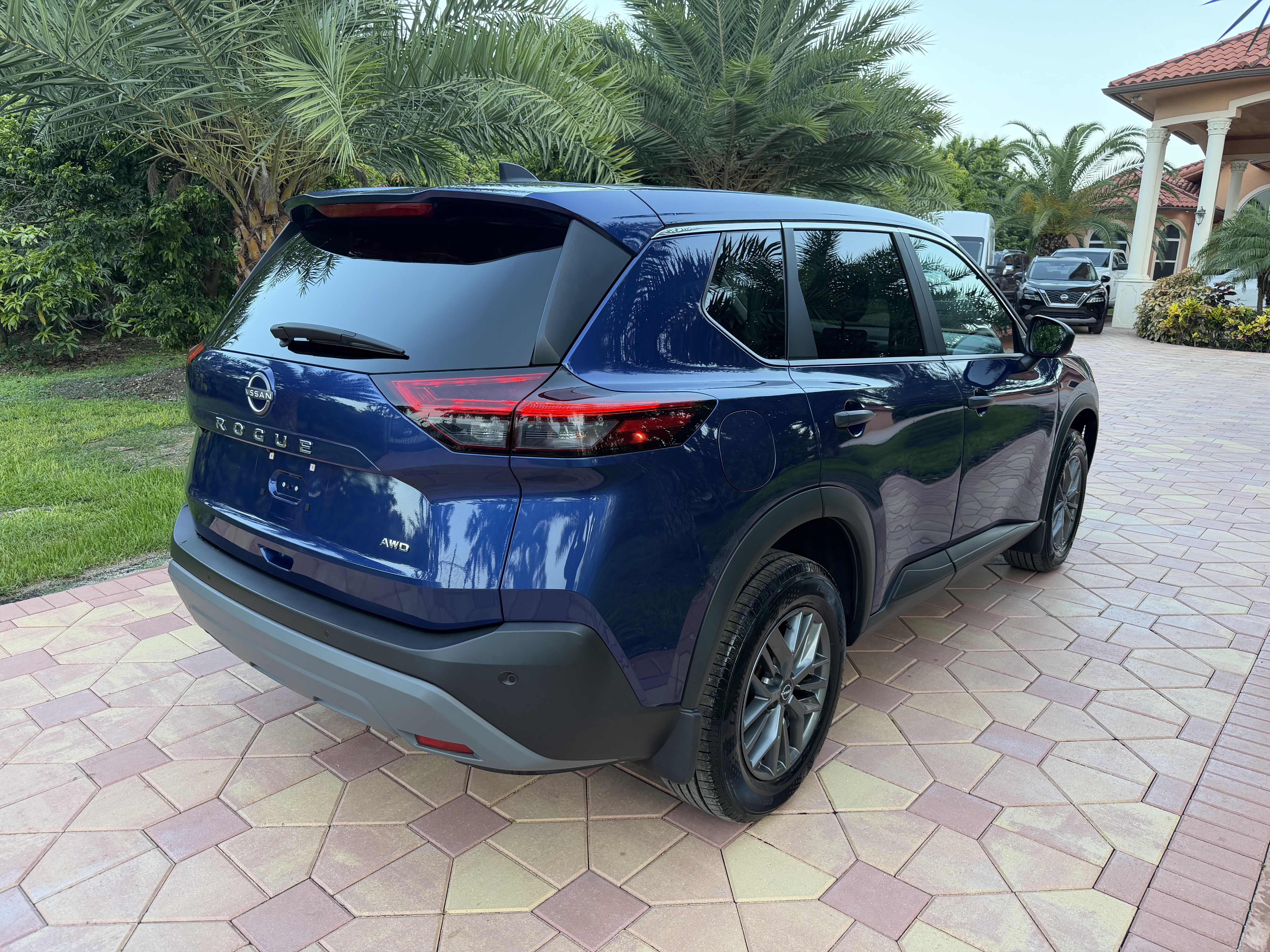 Used 2023 Nissan Rogue AWD S image 4
