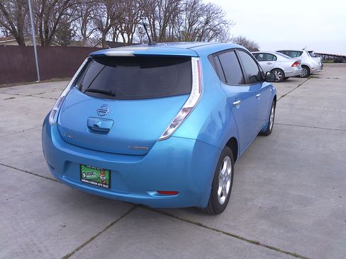 Used 2011 Nissan Leaf SL image 4