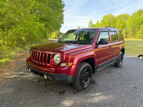 Used 2016 Jeep Patriot Sport image 4