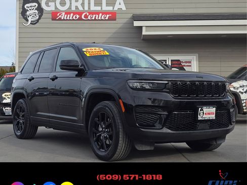 Used 2024 Jeep Grand Cherokee Laredo image 1