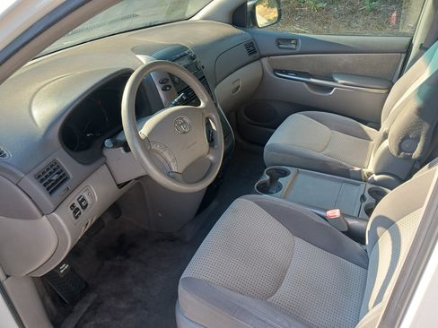 Used 2009 Toyota Sienna LE image 11
