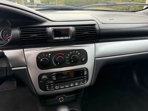 Used 2005 Chrysler Sebring Touring image 63