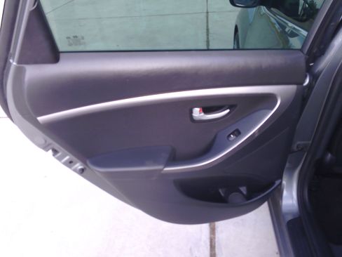 Used 2017 Hyundai Elantra GT image 10
