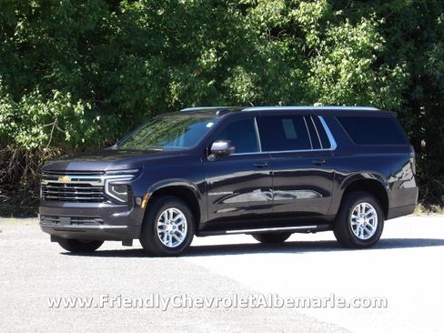 Used 2026 Chevrolet Suburban 4WD LT image 1