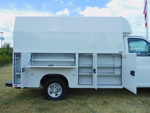 New 2025 Chevrolet Express 3500 image 14