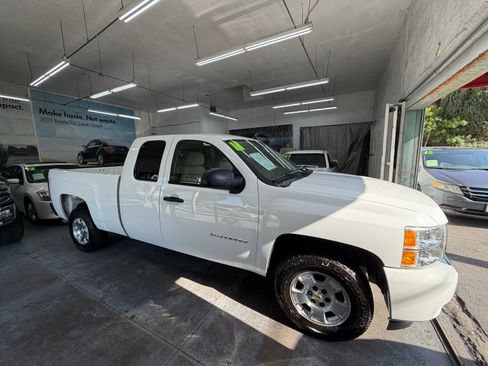 Used 2011 Chevrolet Silverado 1500 2WD Extended Cab LT image 8