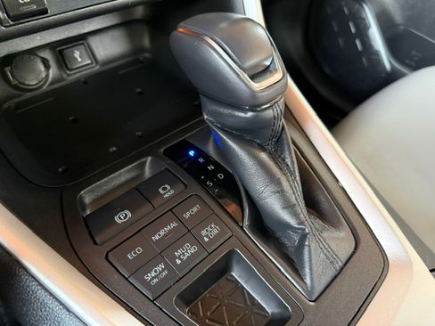 Used 2022 Toyota RAV4 AWD XLE Premium image 14