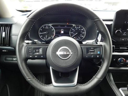 Used 2025 Nissan Pathfinder SL FWD image 14