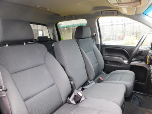 Used 2017 Chevrolet Silverado 1500 2WD Crew Cab LT image 19