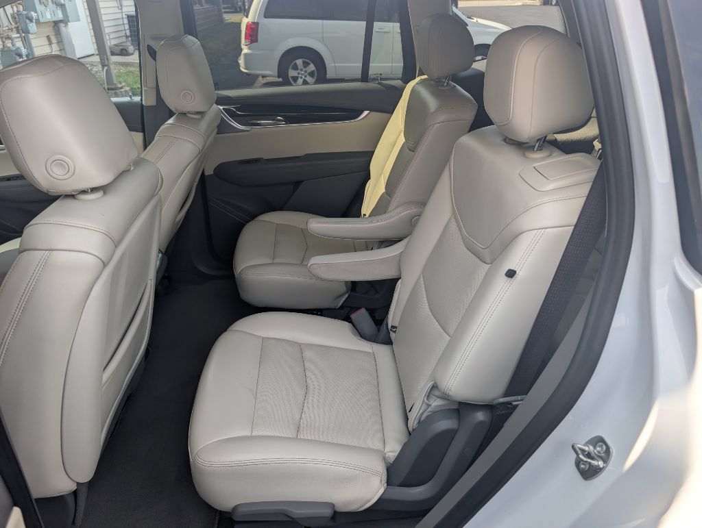 Used 2024 Cadillac XT6 AWD Premium Luxury image 8