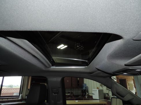 Used 2023 GMC Sierra 1500 4WD Crew Cab Elevation image 32