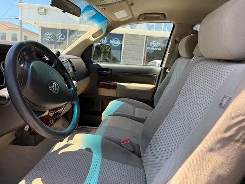 Used 2011 Toyota Tundra 4x4 CrewMax image 15