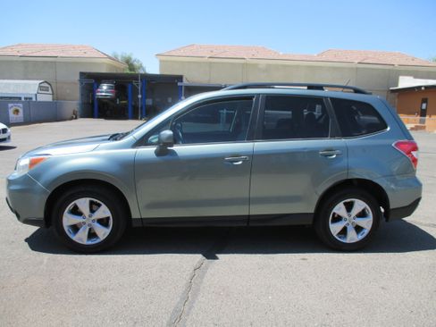 Used 2014 Subaru Forester 2.5i Premium AWD/4WD image 2