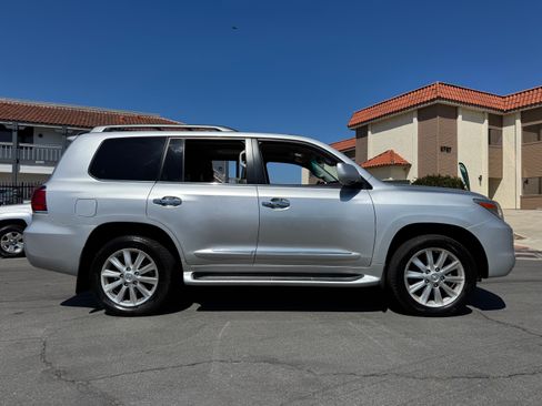 Used 2009 Lexus LX 570 image 13