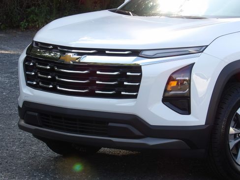Used 2026 Chevrolet Equinox FWD LT w/ 1LT image 8