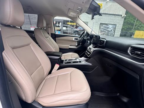 Used 2021 Ford Explorer XLT AWD/4WD image 25