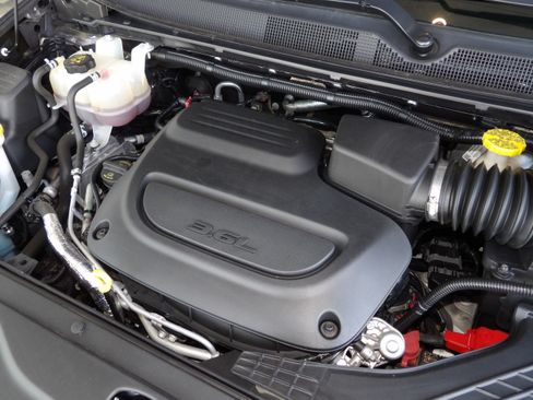 Used 2020 Chrysler Pacifica Touring image 13