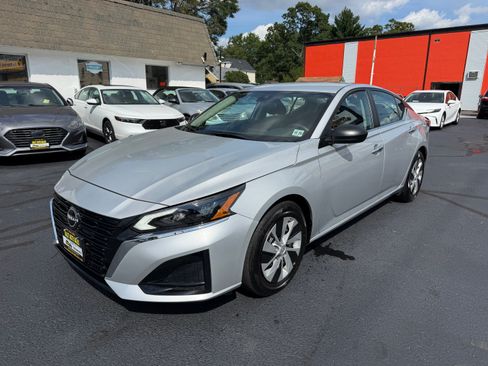 Used 2024 Nissan Altima 2.5 S FWD image 22