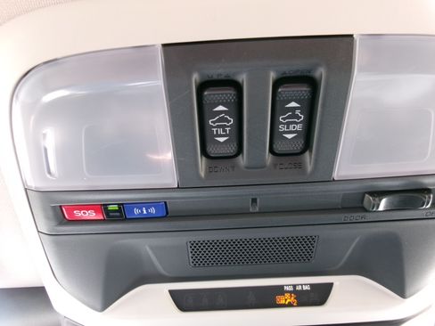 Used 2024 Subaru Crosstrek 2.0i Premium image 19