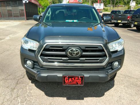 Used 2019 Toyota Tacoma 4x4 Double Cab SR5 image 8