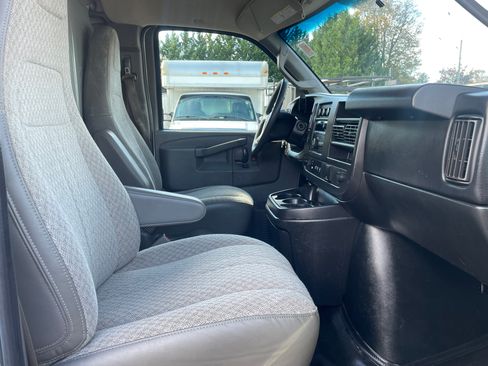 Used 2017 GMC Savana 2500 image 17